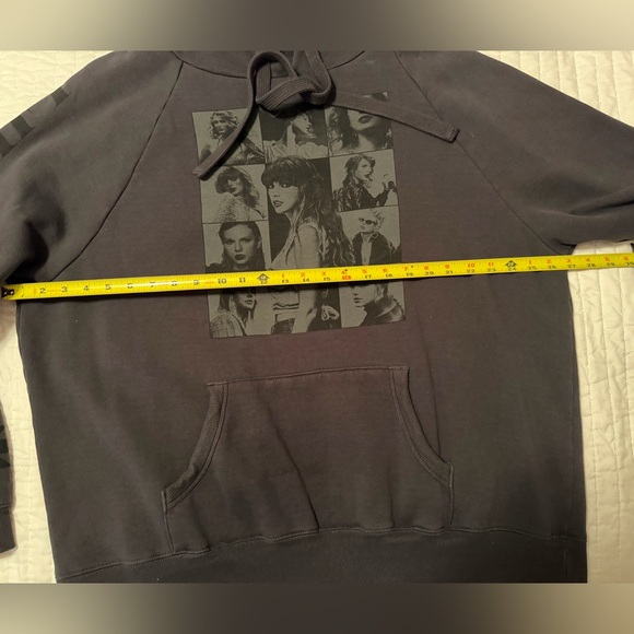 Taylor Swift eras tour concert hoodie oversized black kangaroo pocket - Picture 7 of 16